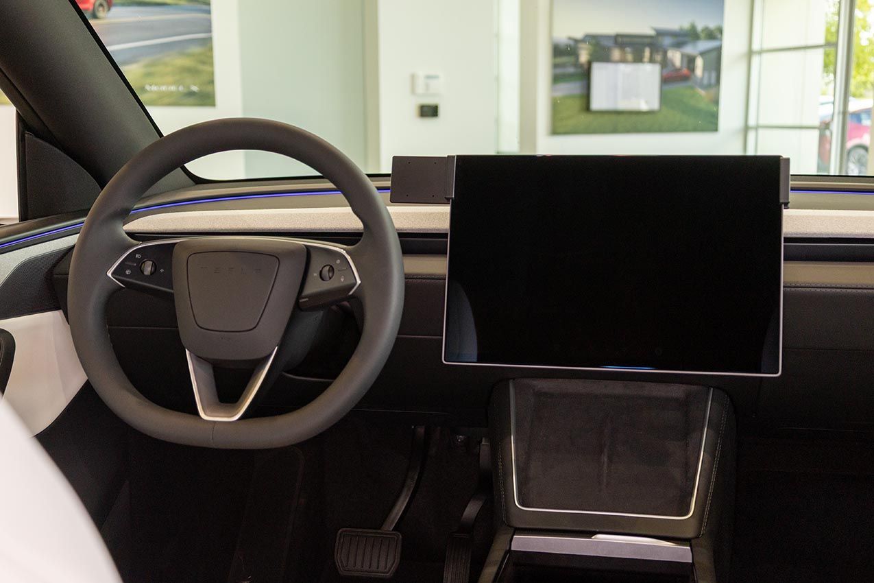 Proclip Tesla Model Y 25½- 16" screen Center mount