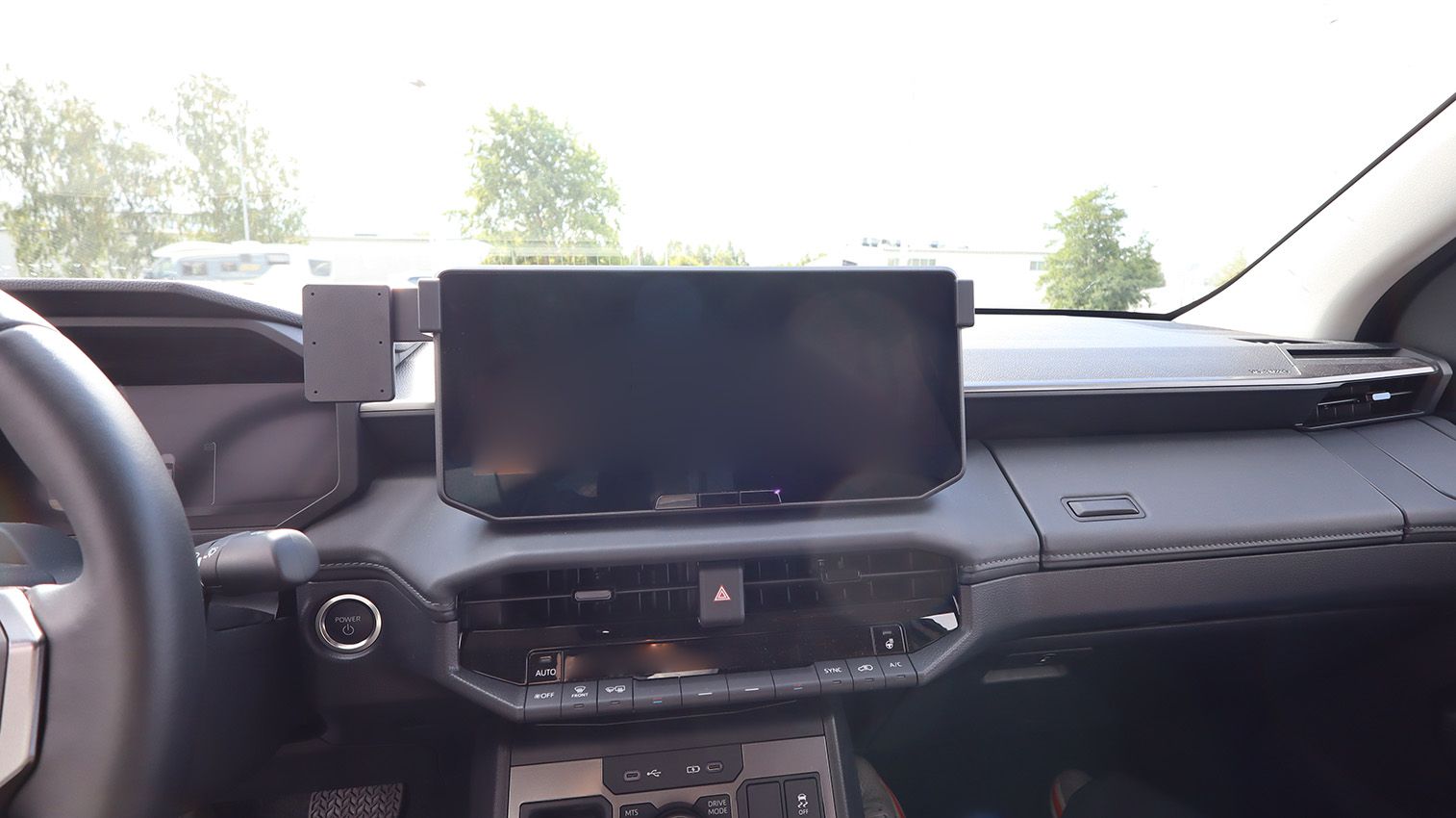 Proclip Toyota HiLux 27- Center mount